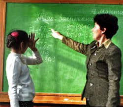 казахстанским педагогам не поднимут зарплату в следующем году
